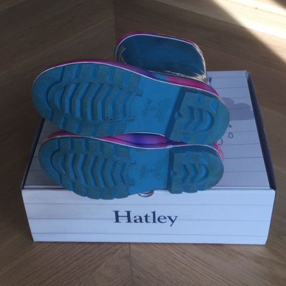 Hatley Girl's Fun Hearts Shiny Rain Boots Aqua and pink - Picture 3 of 9